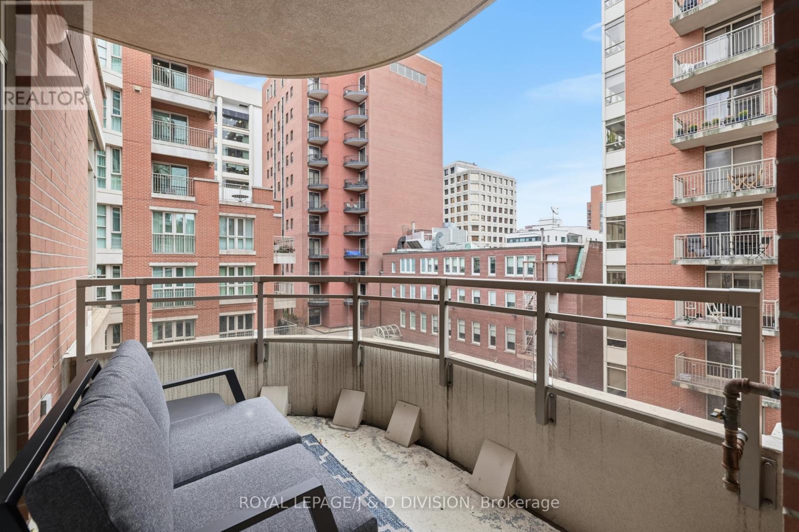 












401 - 55 DELISLE AVENUE

,
Toronto,




Ontario
M4V3C2

