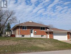 Sideview with dble car garage