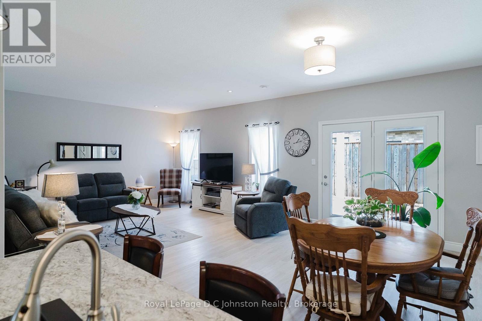 












1062 WATERLOO STREET

,
Saugeen Shores,




Ontario
N0H2C3

