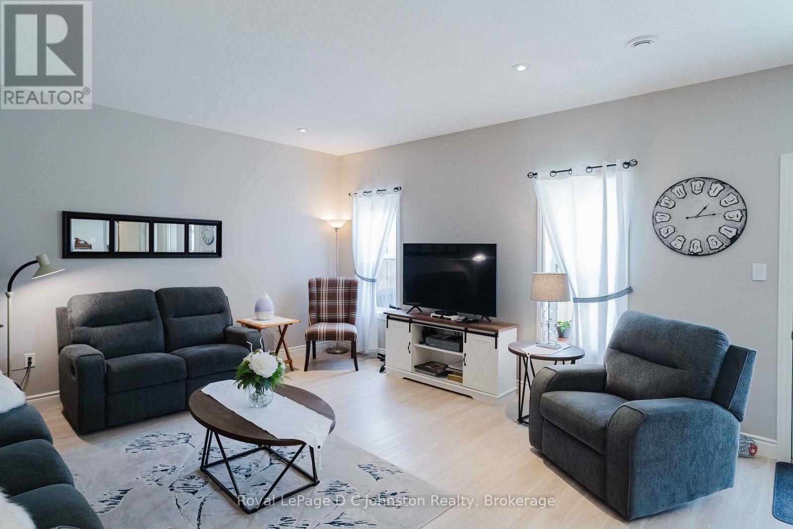 












1062 WATERLOO STREET

,
Saugeen Shores,




Ontario
N0H2C3

