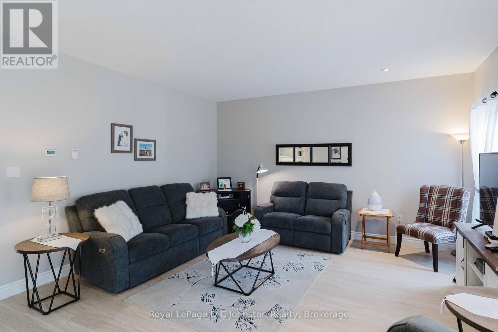 












1062 WATERLOO STREET

,
Saugeen Shores,




Ontario
N0H2C3

