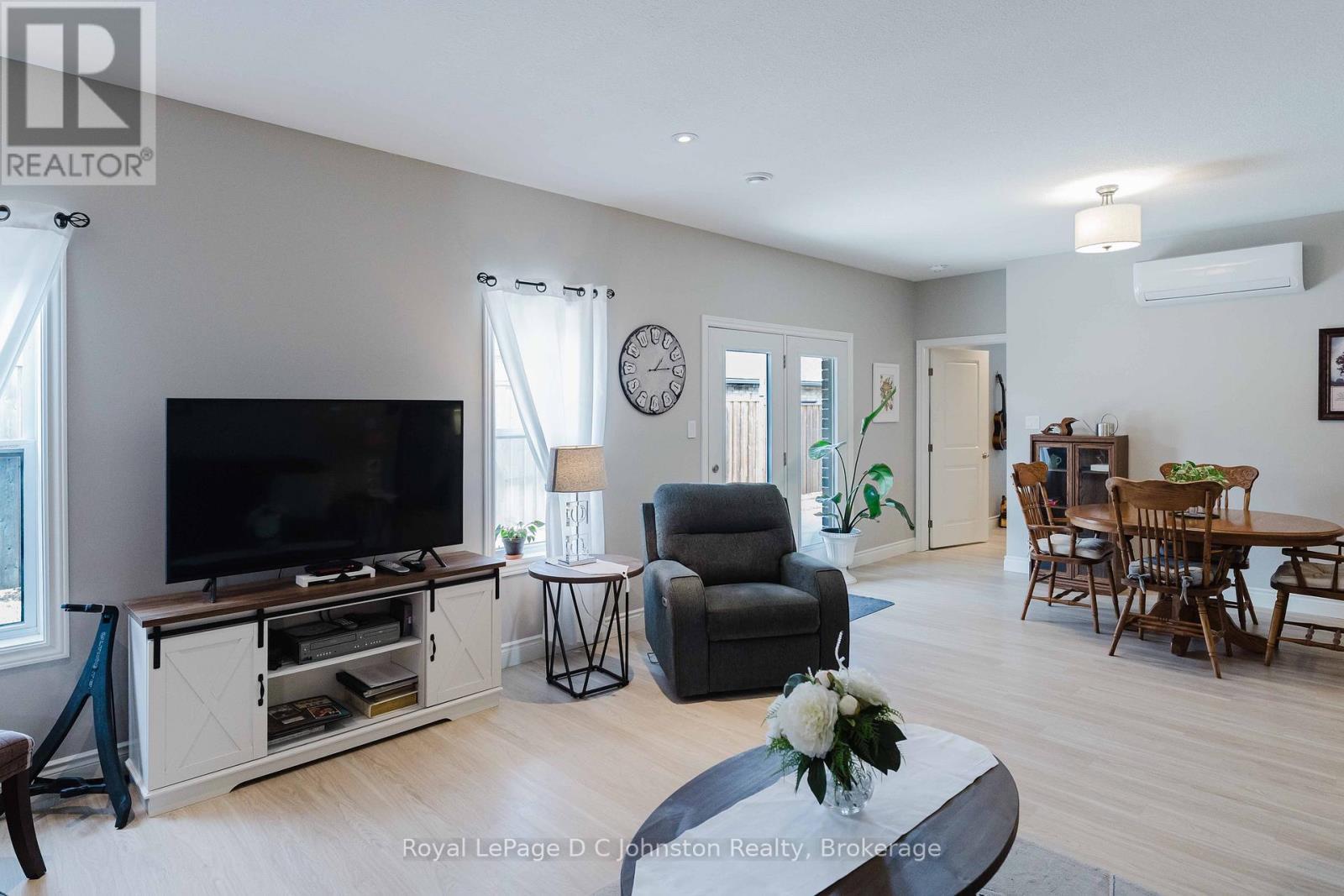 












1062 WATERLOO STREET

,
Saugeen Shores,




Ontario
N0H2C3

