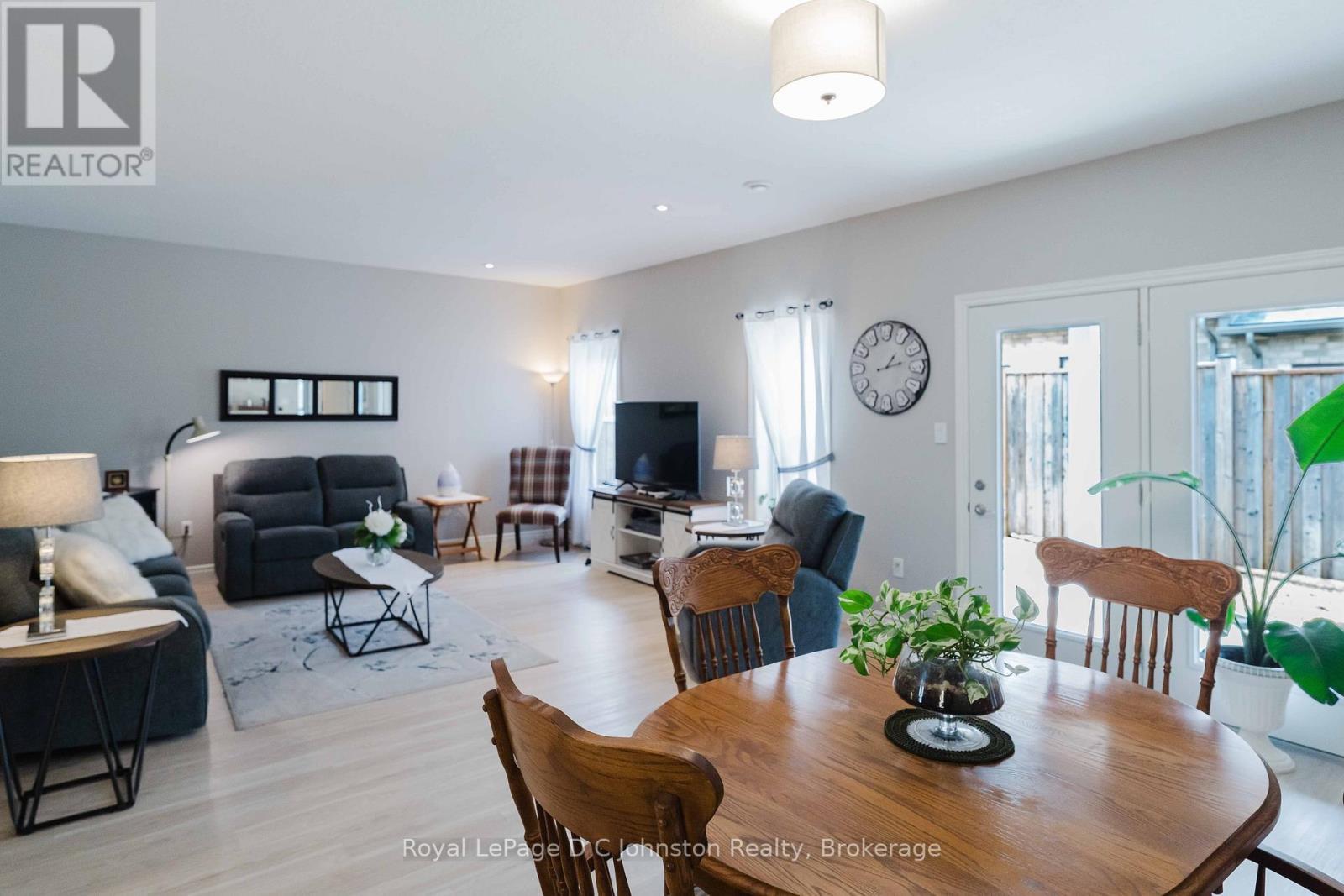 












1062 WATERLOO STREET

,
Saugeen Shores,




Ontario
N0H2C3

