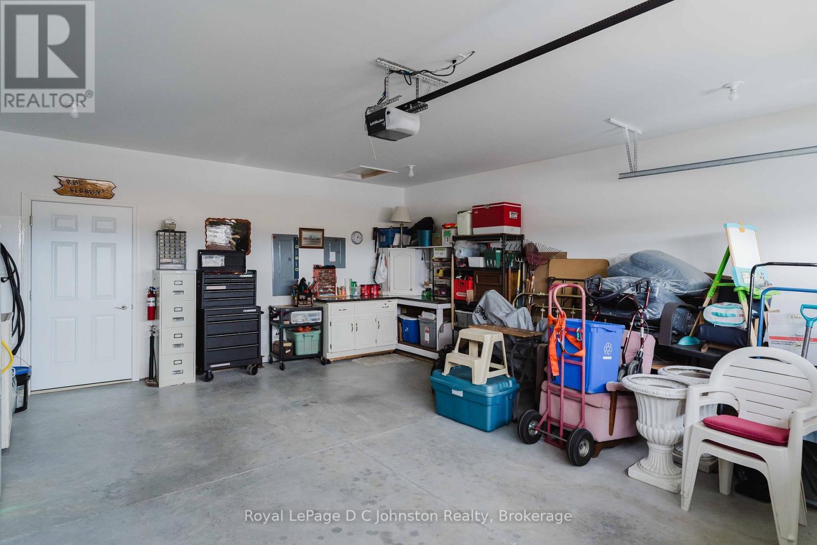 












1062 WATERLOO STREET

,
Saugeen Shores,




Ontario
N0H2C3

