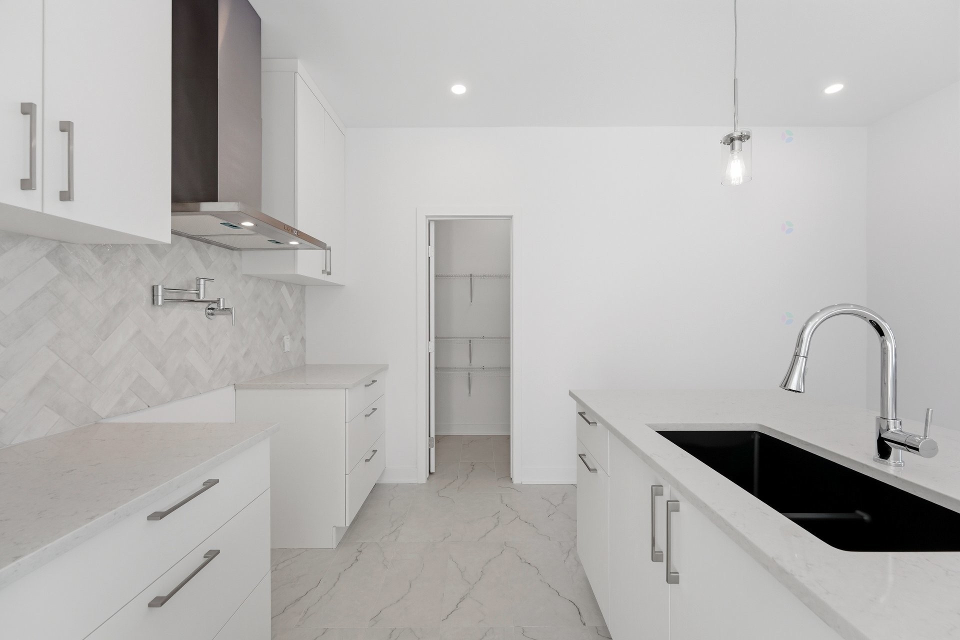 












Rue des Cèdres

,
L'Assomption,




QC
J5W5L3

