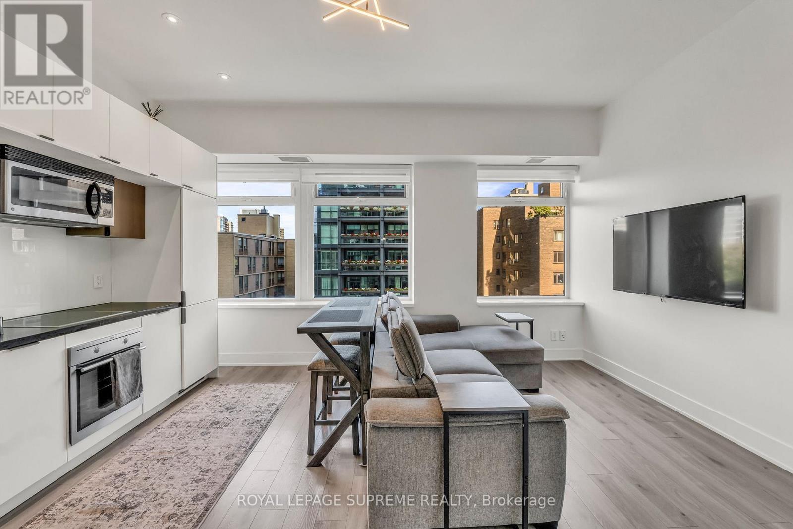 












604 - 111 ST CLAIR AVENUE W

,
Toronto,




Ontario
M4V1N5

