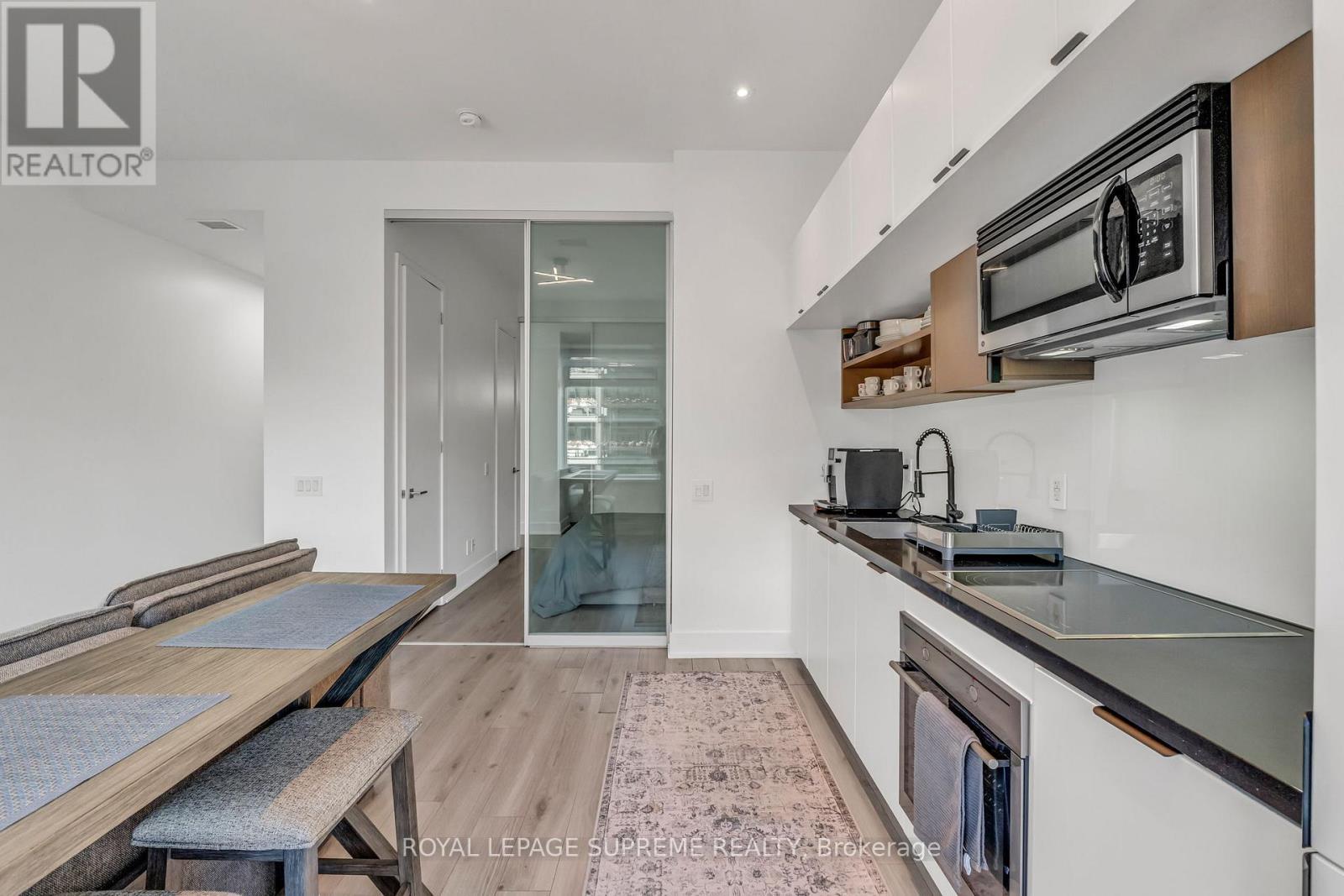 












604 - 111 ST CLAIR AVENUE W

,
Toronto,




Ontario
M4V1N5

