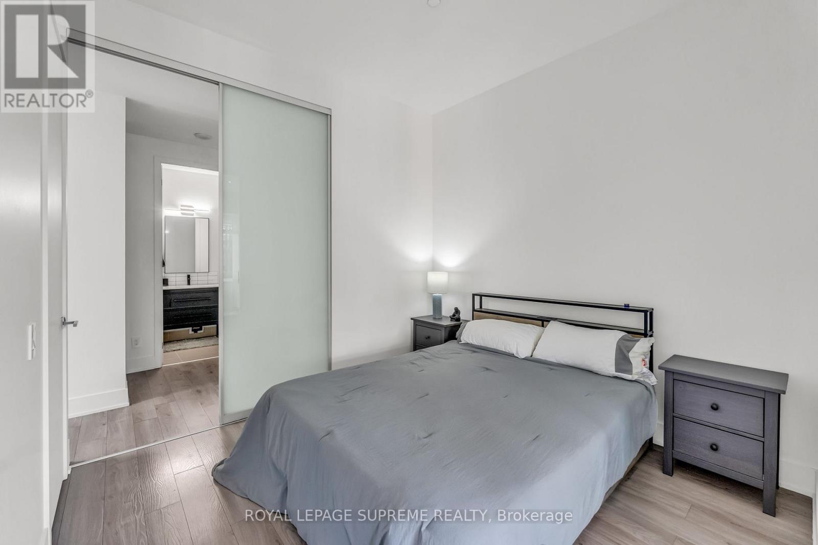 












604 - 111 ST CLAIR AVENUE W

,
Toronto,




Ontario
M4V1N5

