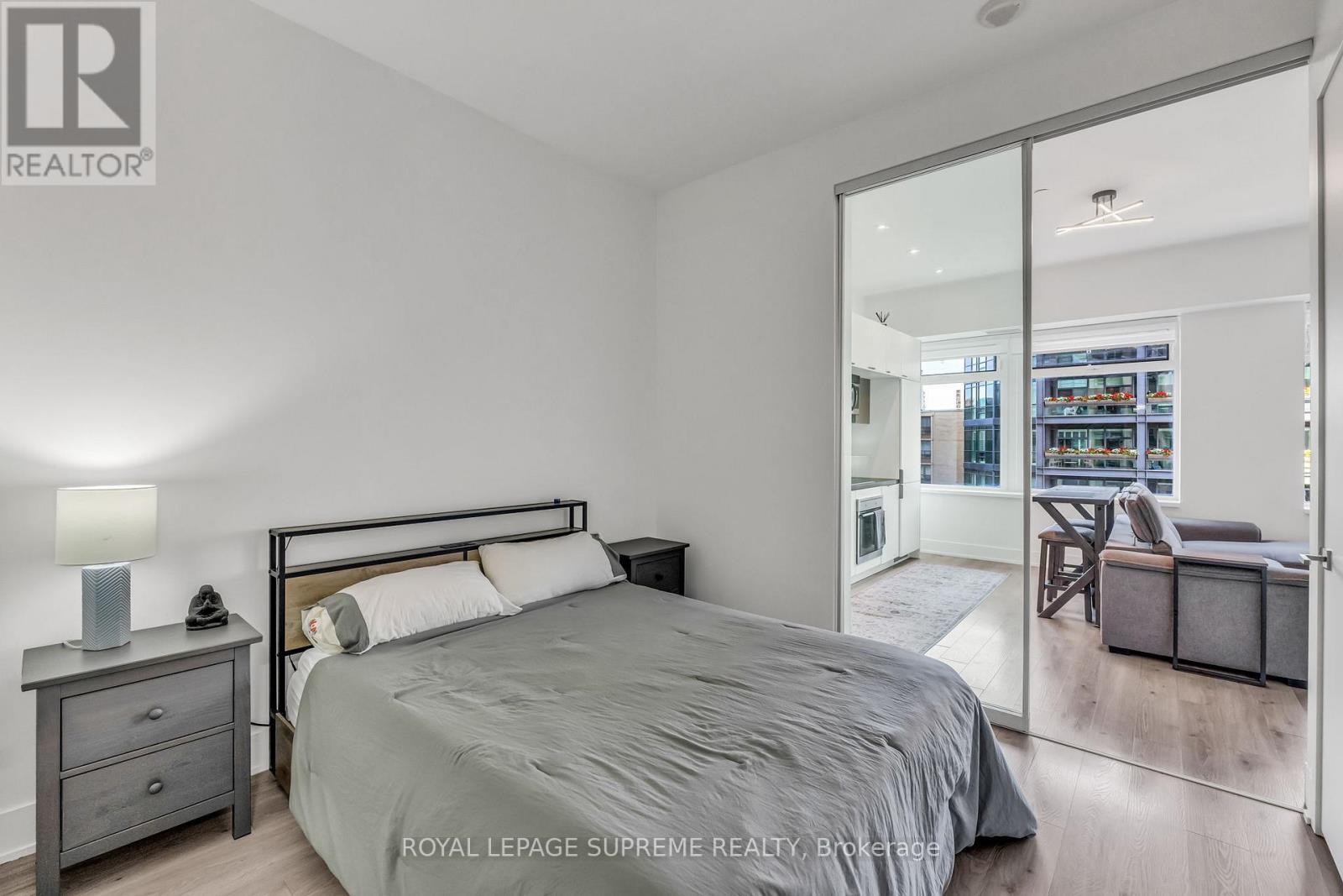 












604 - 111 ST CLAIR AVENUE W

,
Toronto,




Ontario
M4V1N5

