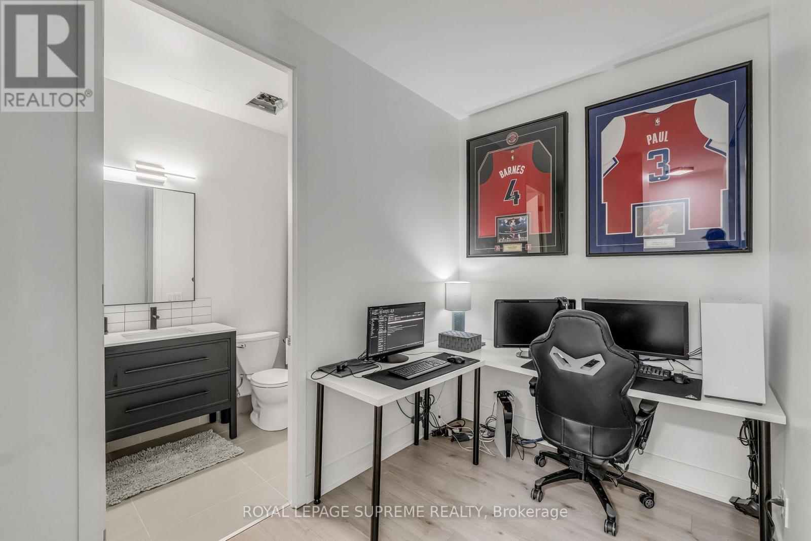 












604 - 111 ST CLAIR AVENUE W

,
Toronto,




Ontario
M4V1N5

