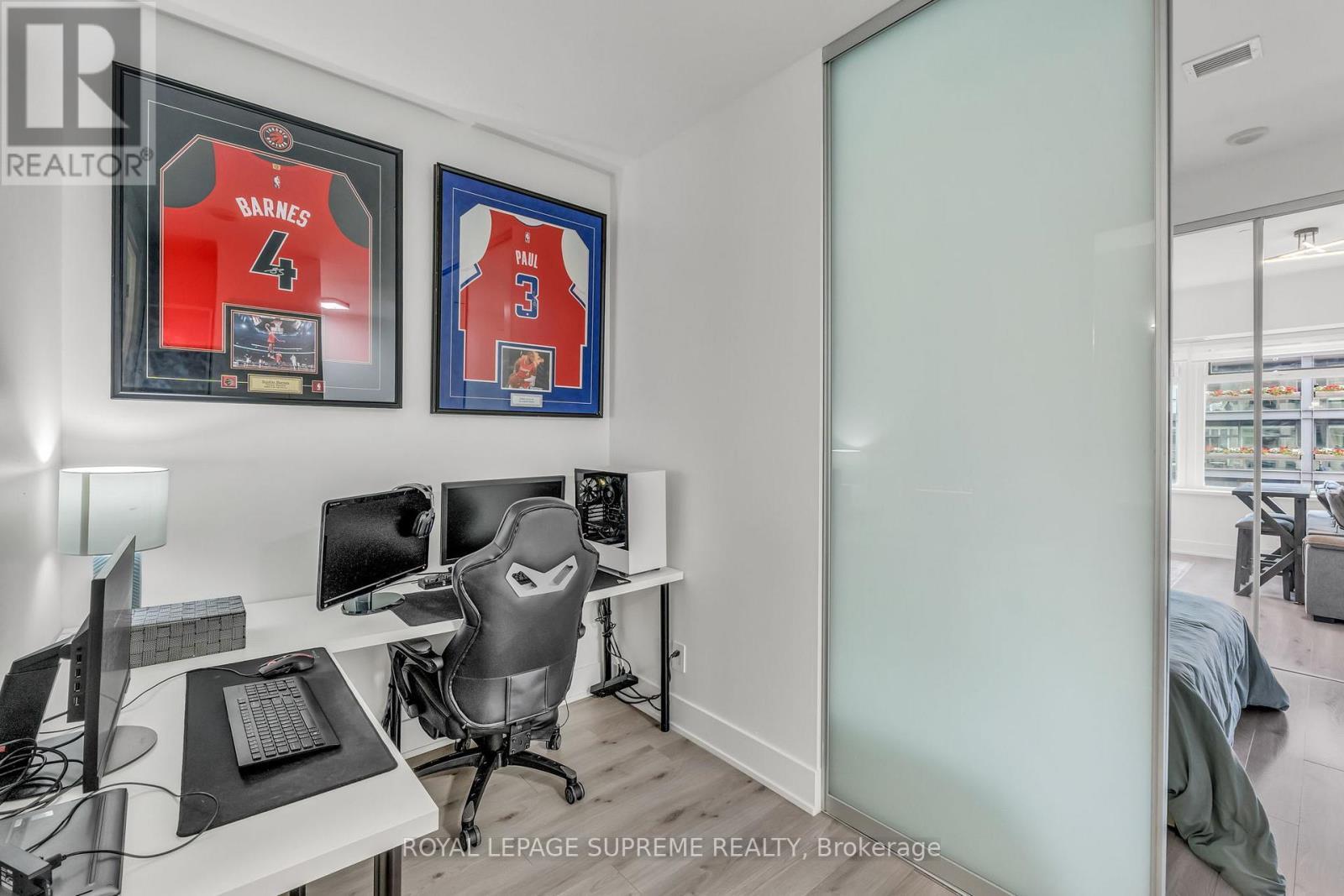 












604 - 111 ST CLAIR AVENUE W

,
Toronto,




Ontario
M4V1N5

