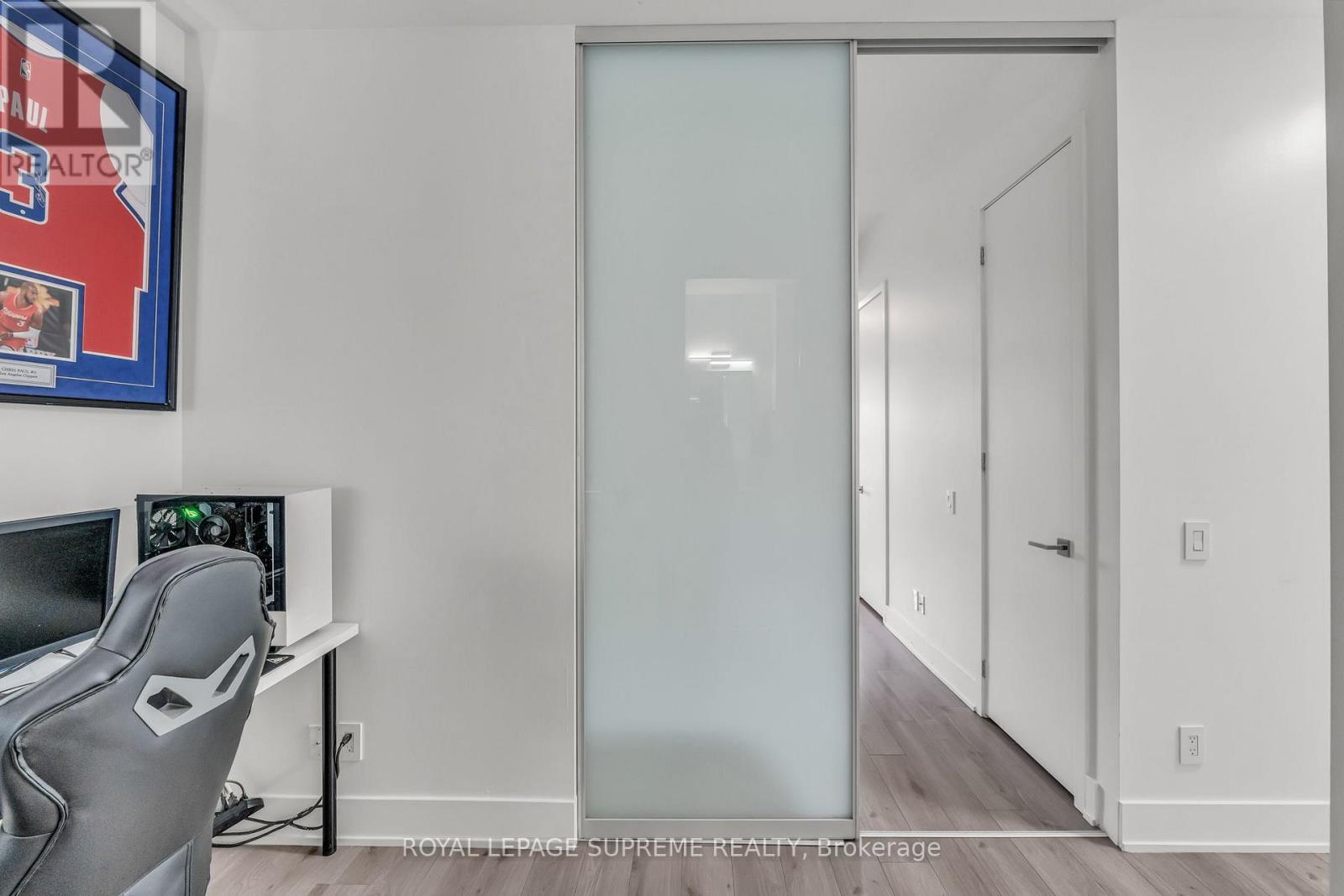 












604 - 111 ST CLAIR AVENUE W

,
Toronto,




Ontario
M4V1N5

