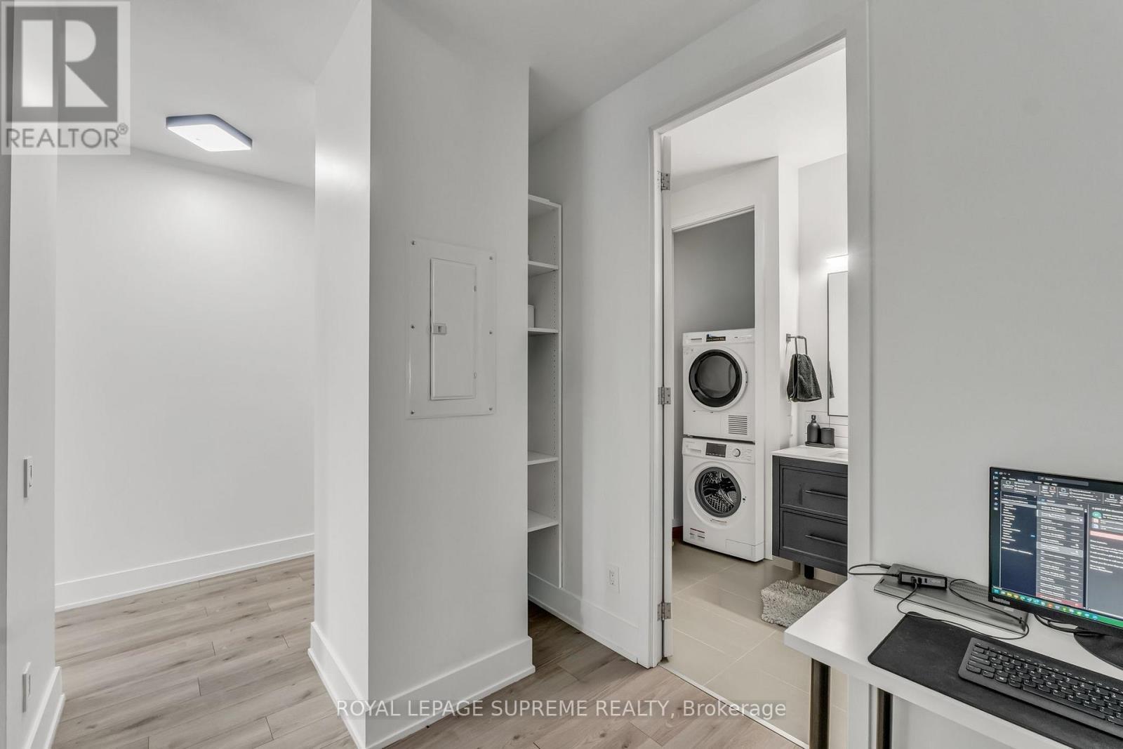 












604 - 111 ST CLAIR AVENUE W

,
Toronto,




Ontario
M4V1N5

