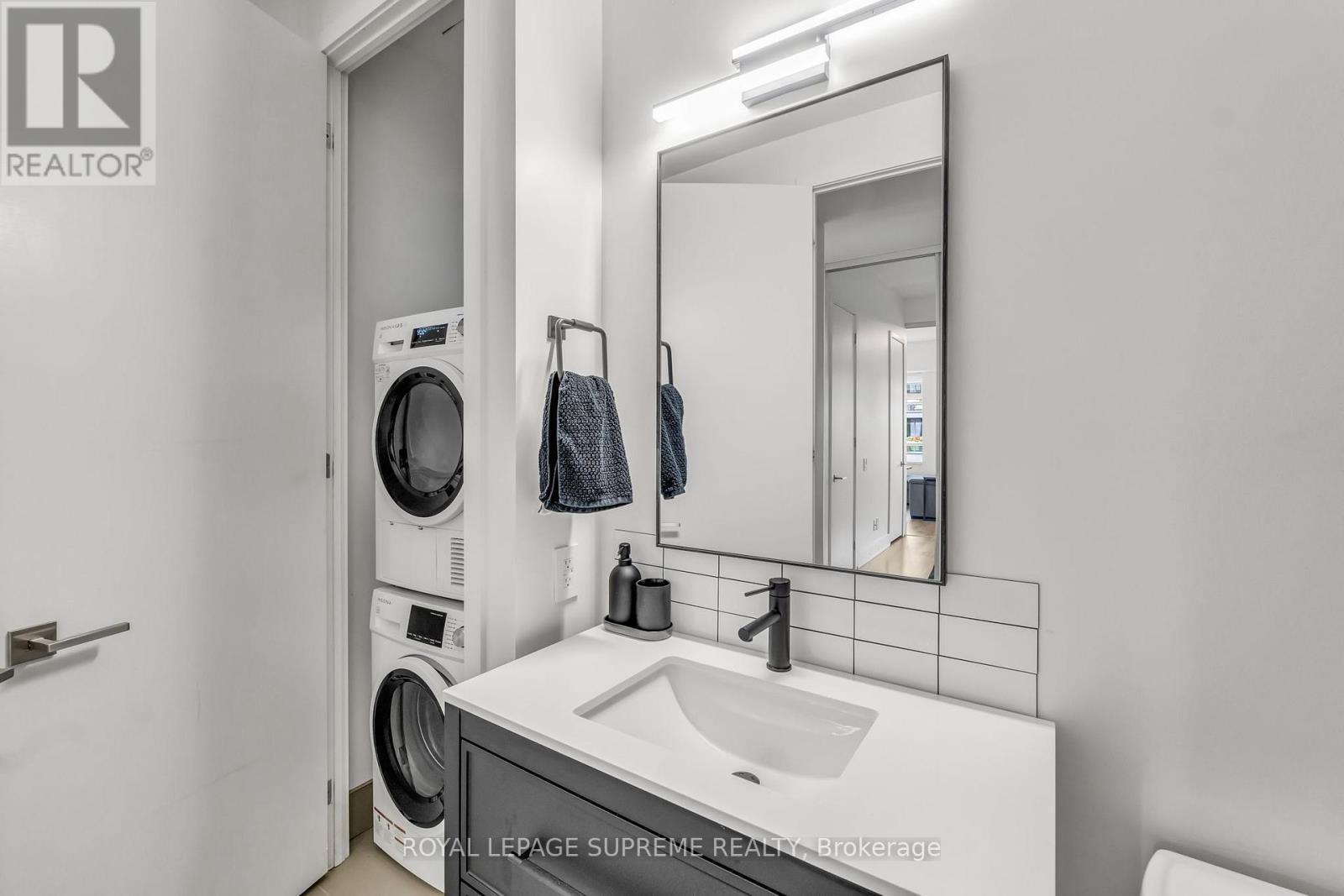 












604 - 111 ST CLAIR AVENUE W

,
Toronto,




Ontario
M4V1N5

