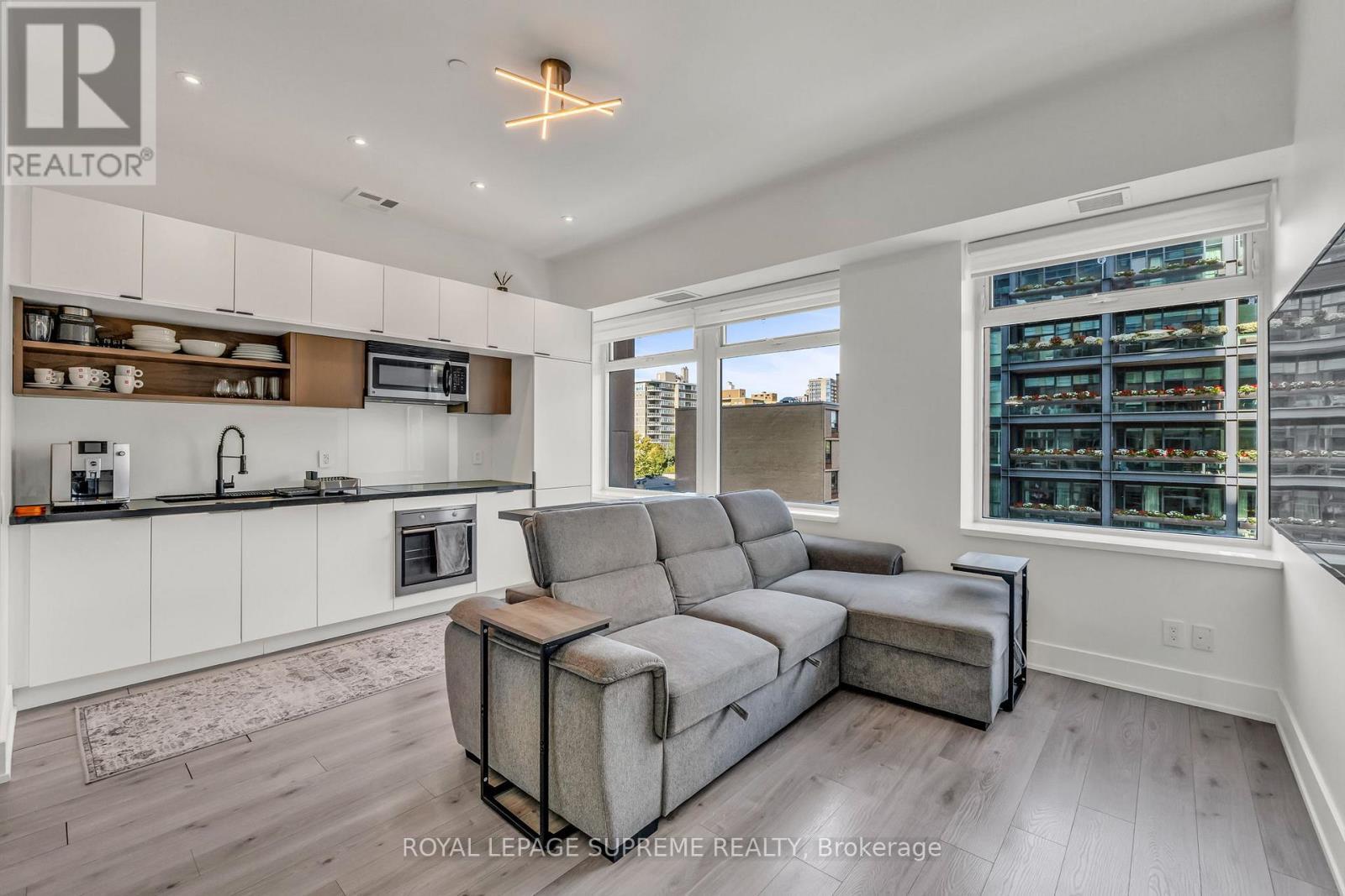 












604 - 111 ST CLAIR AVENUE W

,
Toronto,




Ontario
M4V1N5

