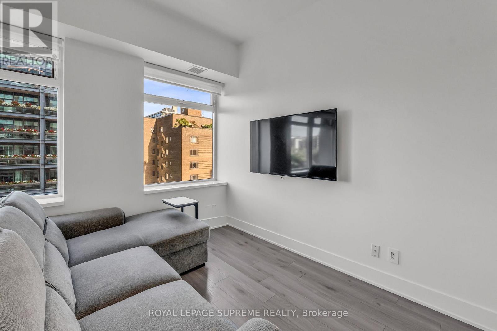 












604 - 111 ST CLAIR AVENUE W

,
Toronto,




Ontario
M4V1N5

