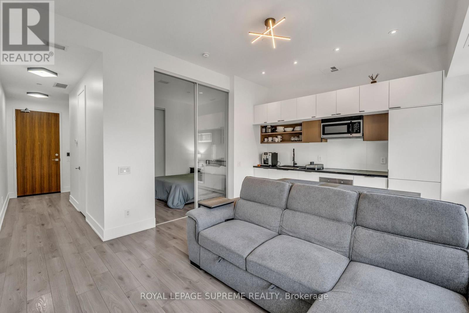 












604 - 111 ST CLAIR AVENUE W

,
Toronto,




Ontario
M4V1N5

