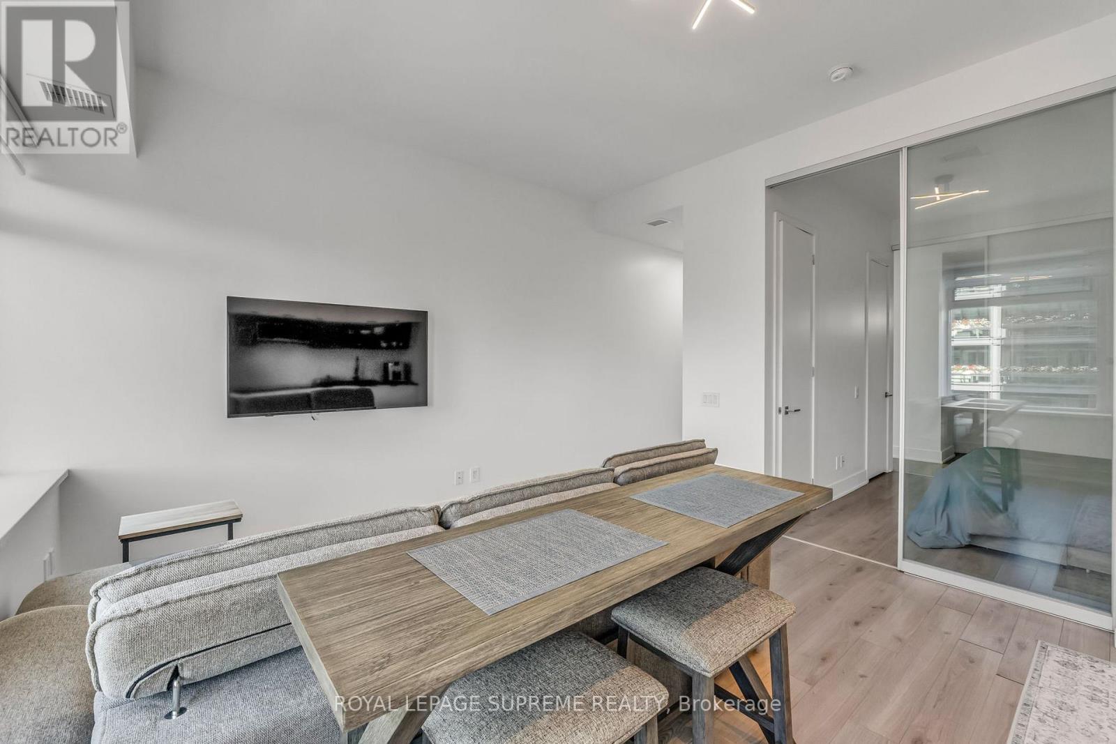 












604 - 111 ST CLAIR AVENUE W

,
Toronto,




Ontario
M4V1N5

