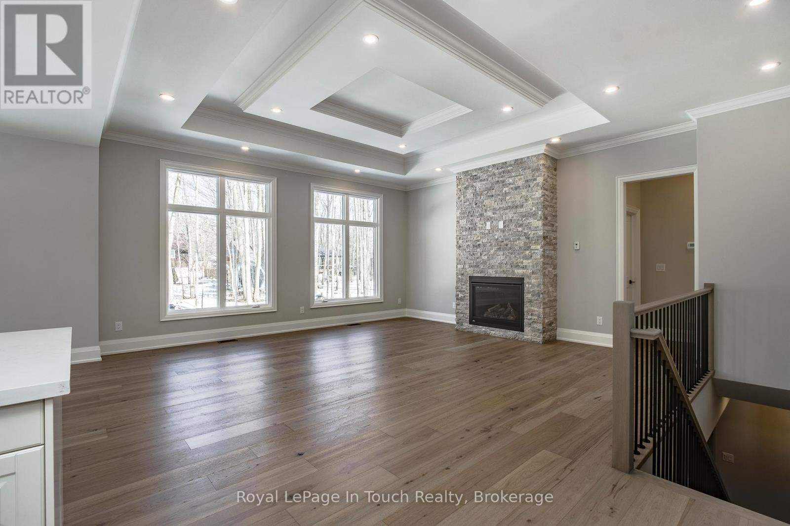 












125 TALL PINES DRIVE

,
Tiny,




Ontario
L9M0H4

