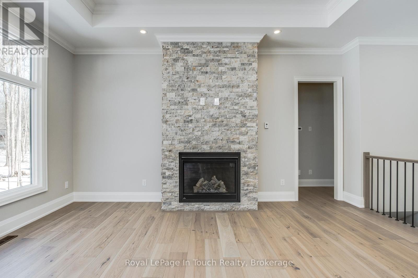 












125 TALL PINES DRIVE

,
Tiny,




Ontario
L9M0H4

