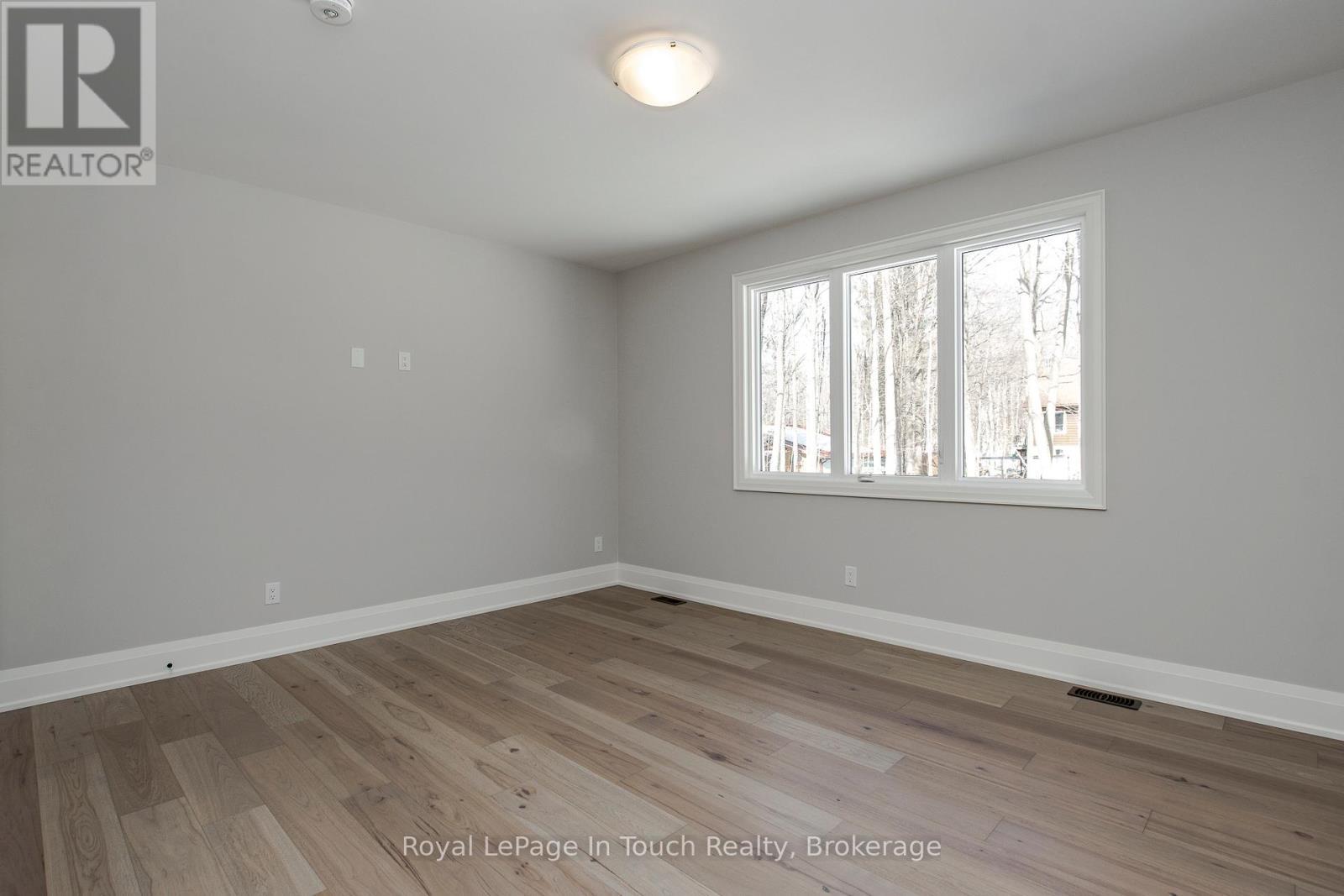












125 TALL PINES DRIVE

,
Tiny,




Ontario
L9M0H4

