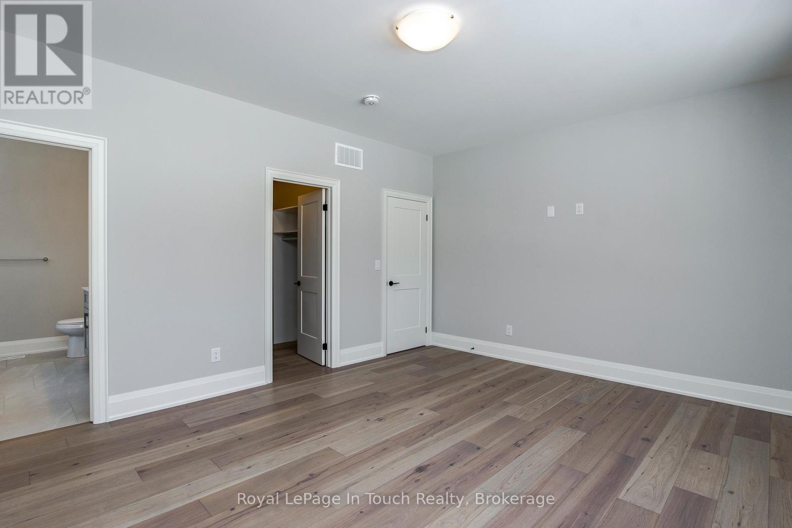 












125 TALL PINES DRIVE

,
Tiny,




Ontario
L9M0H4

