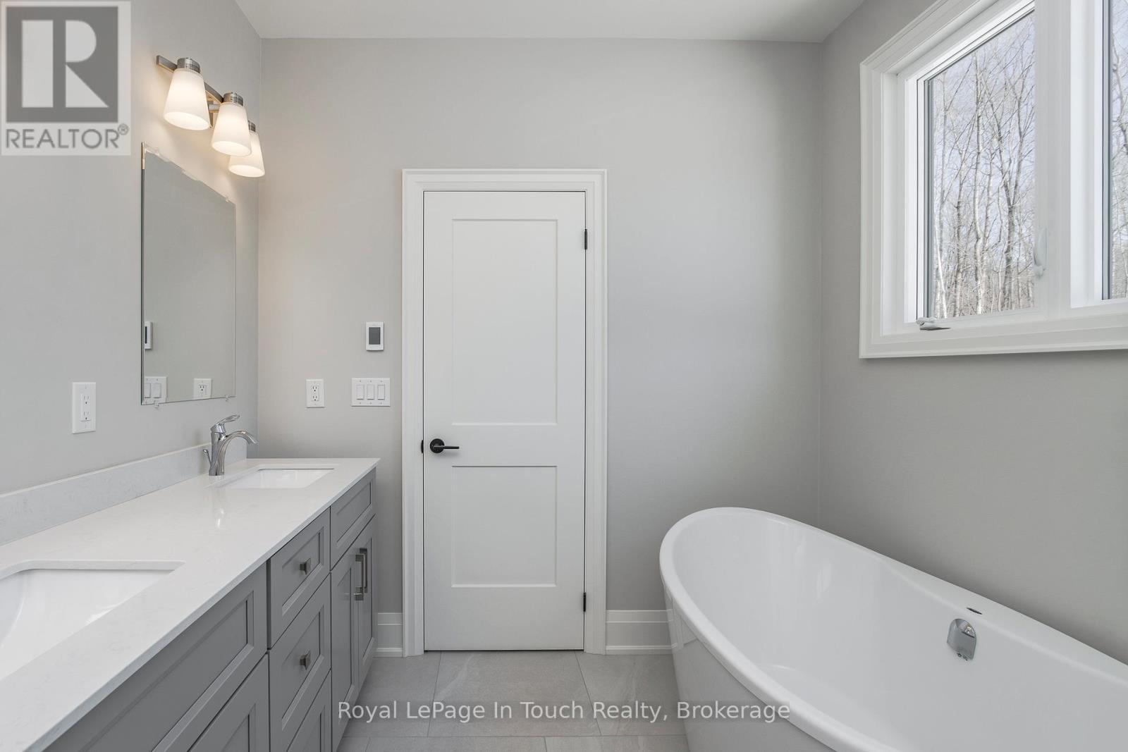












125 TALL PINES DRIVE

,
Tiny,




Ontario
L9M0H4

