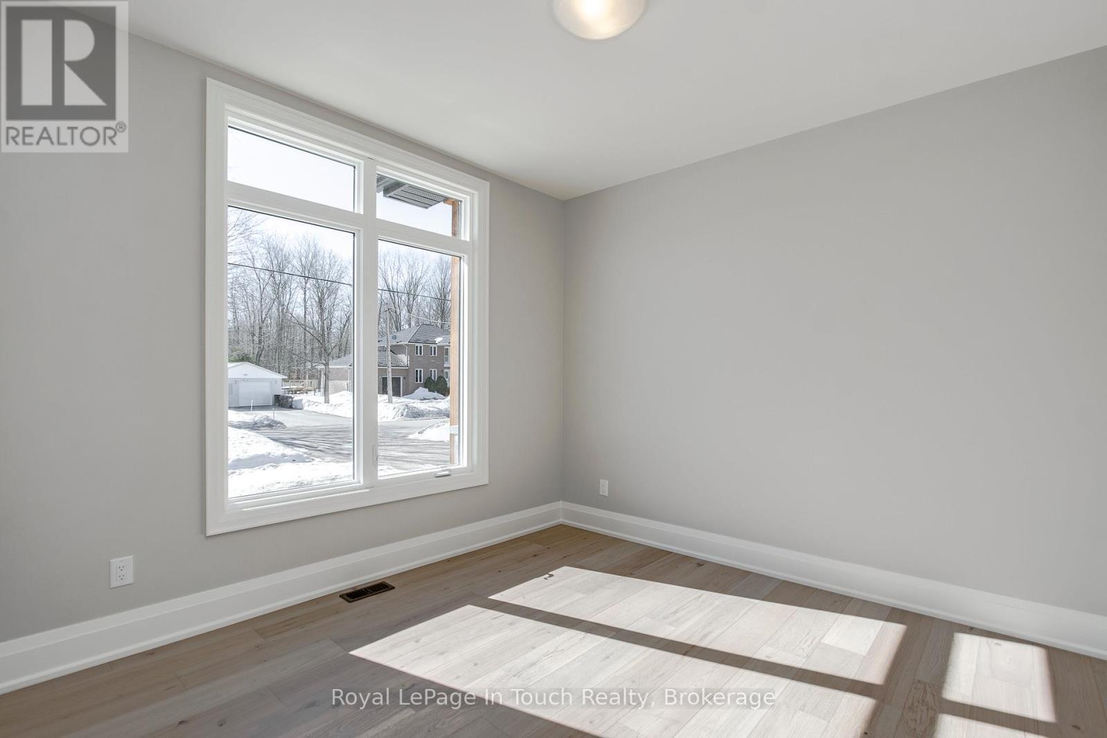












125 TALL PINES DRIVE

,
Tiny,




Ontario
L9M0H4


