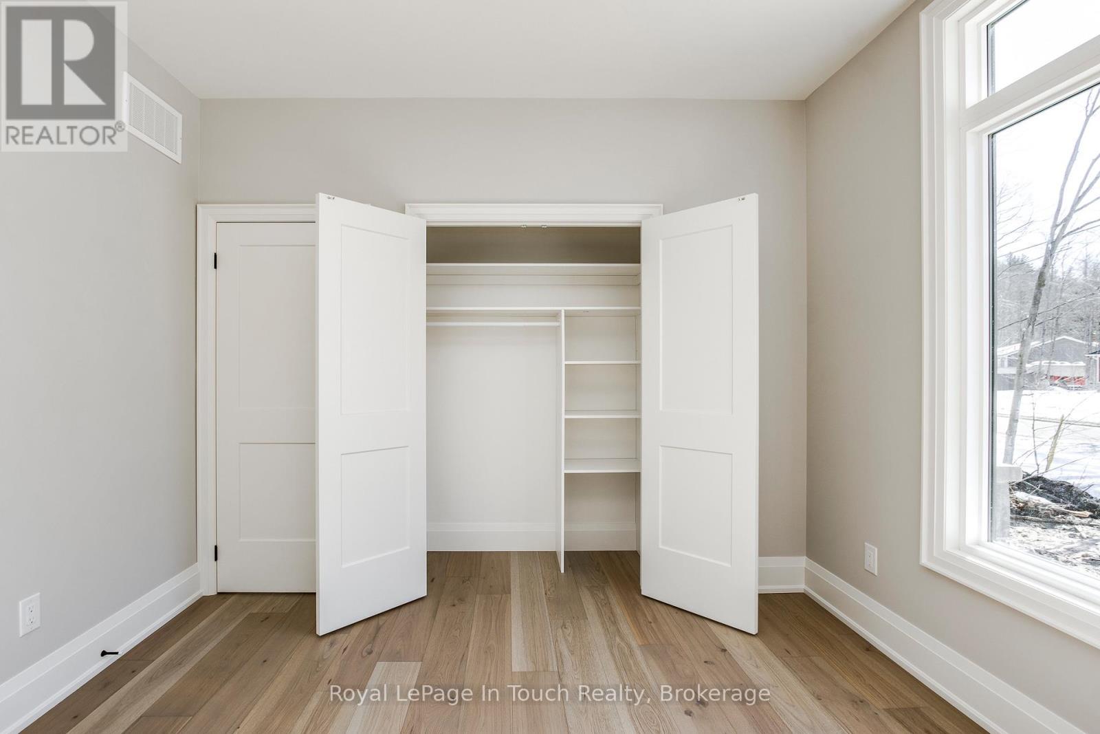 












125 TALL PINES DRIVE

,
Tiny,




Ontario
L9M0H4

