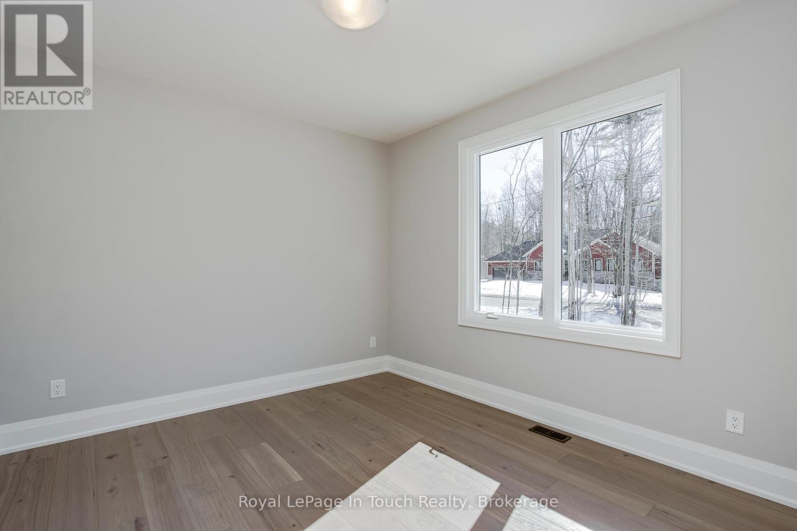 












125 TALL PINES DRIVE

,
Tiny,




Ontario
L9M0H4


