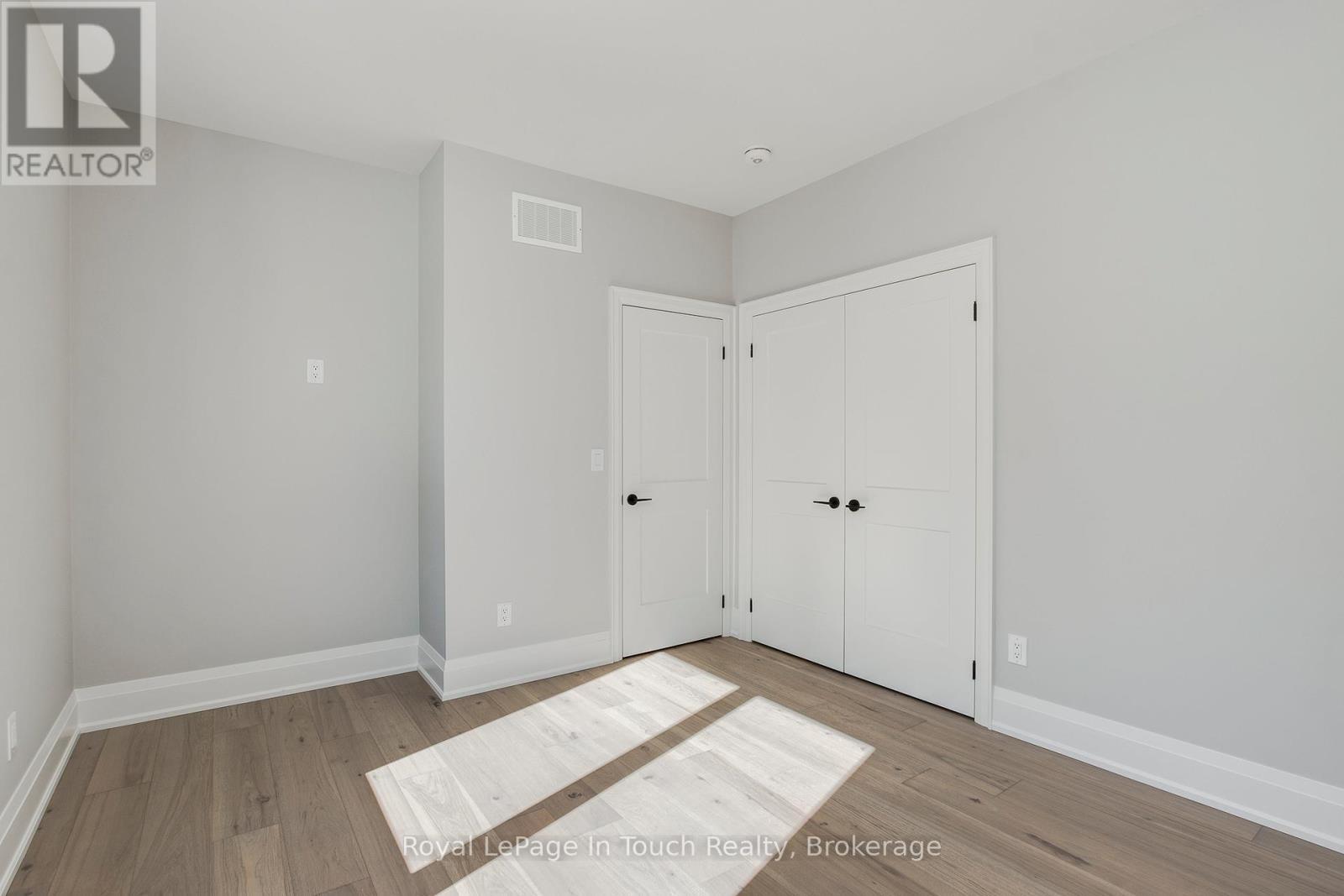 












125 TALL PINES DRIVE

,
Tiny,




Ontario
L9M0H4

