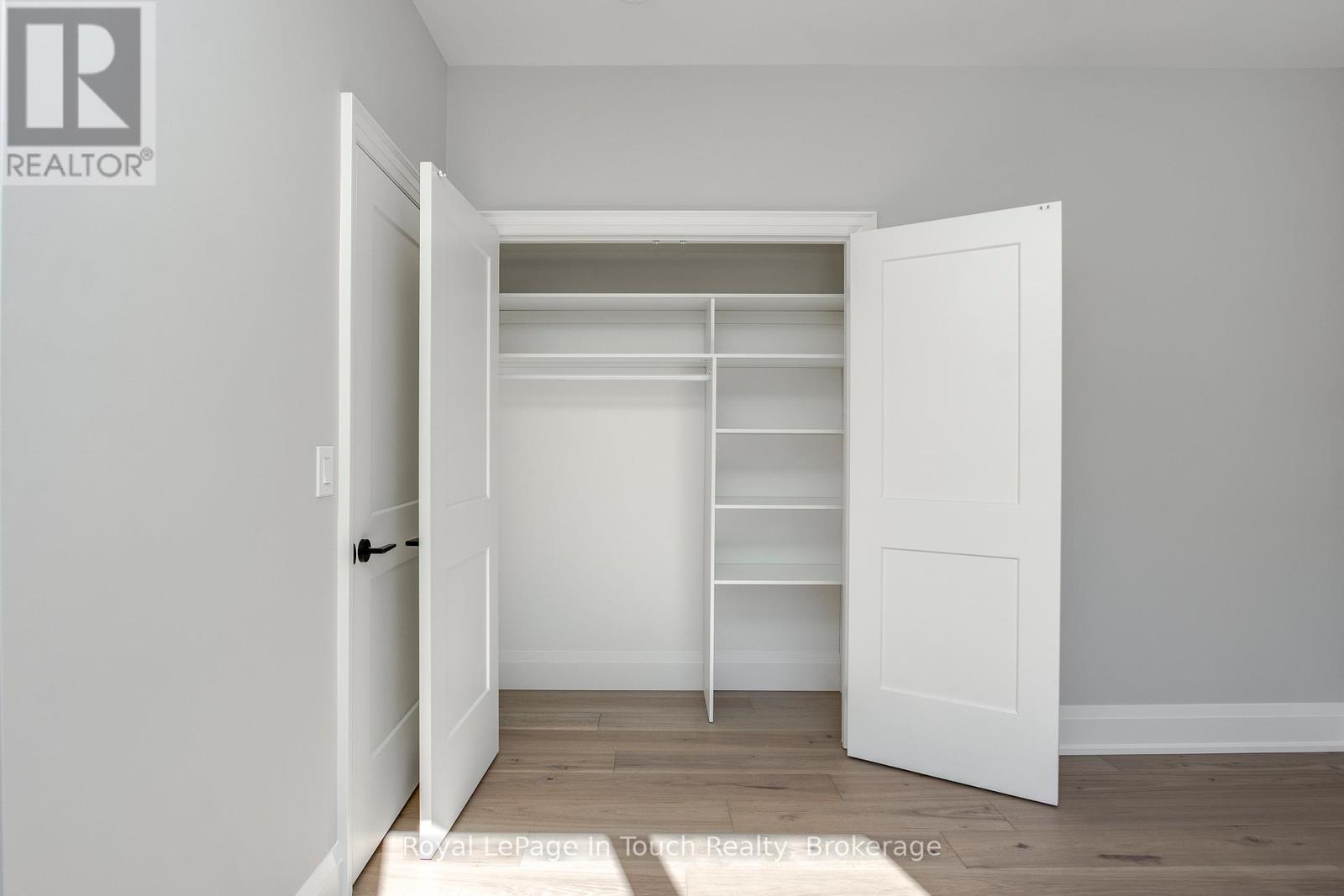 












125 TALL PINES DRIVE

,
Tiny,




Ontario
L9M0H4

