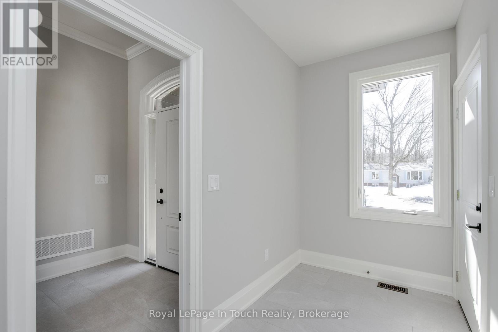












125 TALL PINES DRIVE

,
Tiny,




Ontario
L9M0H4

