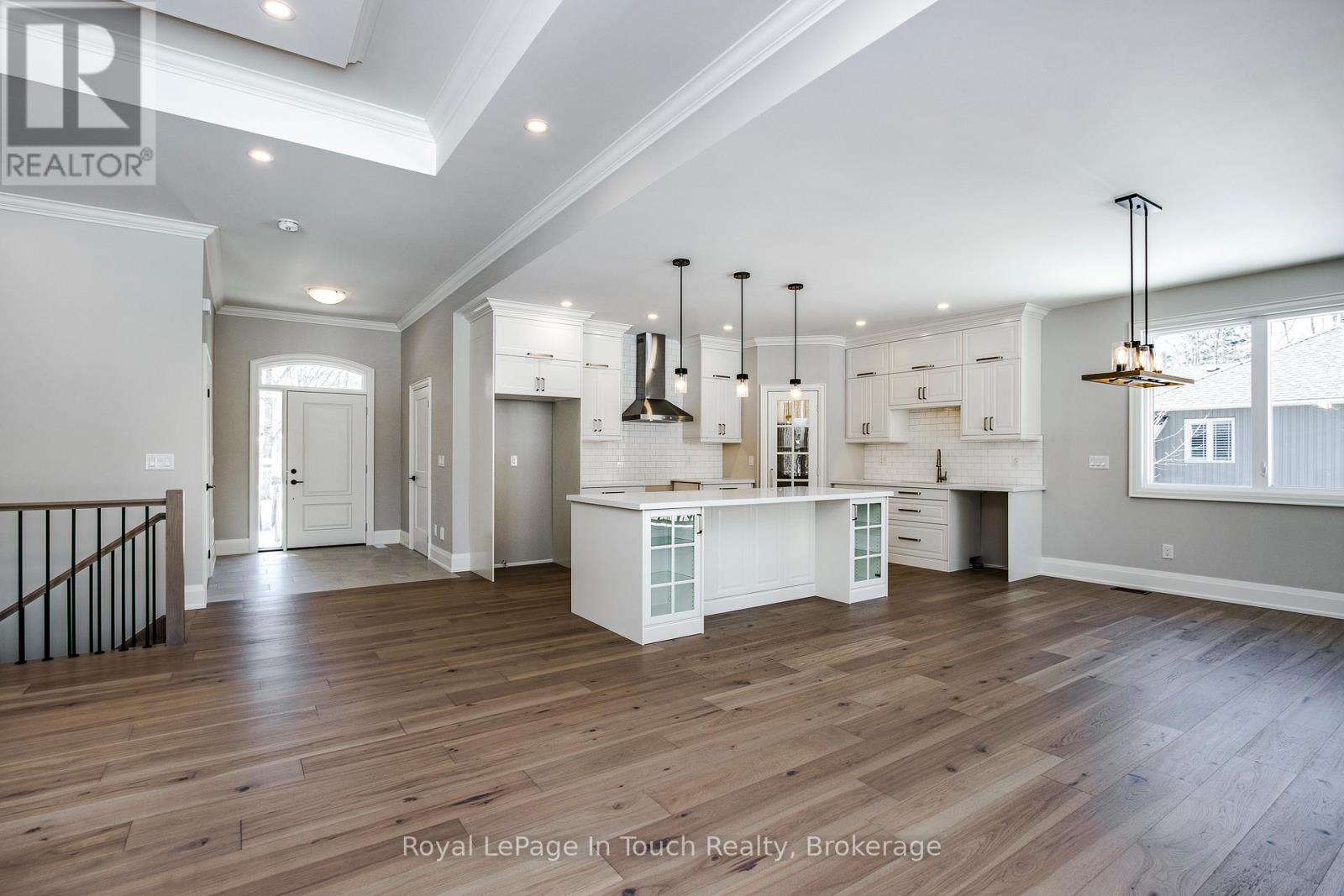 












125 TALL PINES DRIVE

,
Tiny,




Ontario
L9M0H4

