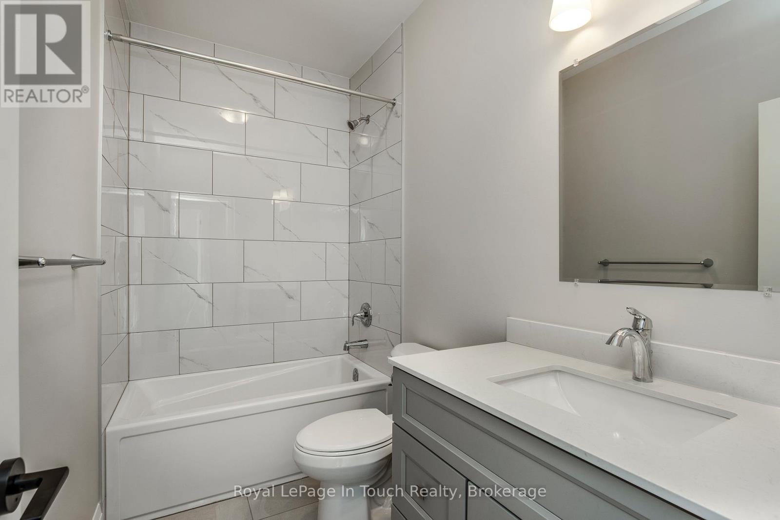 












125 TALL PINES DRIVE

,
Tiny,




Ontario
L9M0H4

