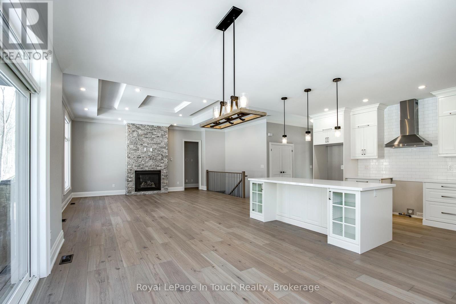 












125 TALL PINES DRIVE

,
Tiny,




Ontario
L9M0H4


