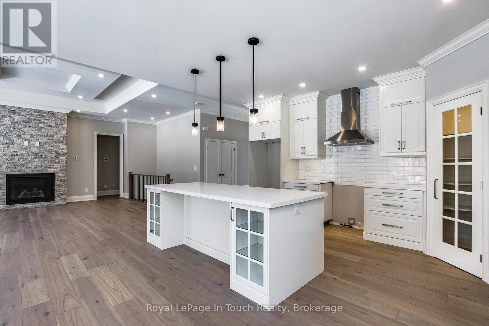 












125 TALL PINES DRIVE

,
Tiny,




Ontario
L9M0H4


