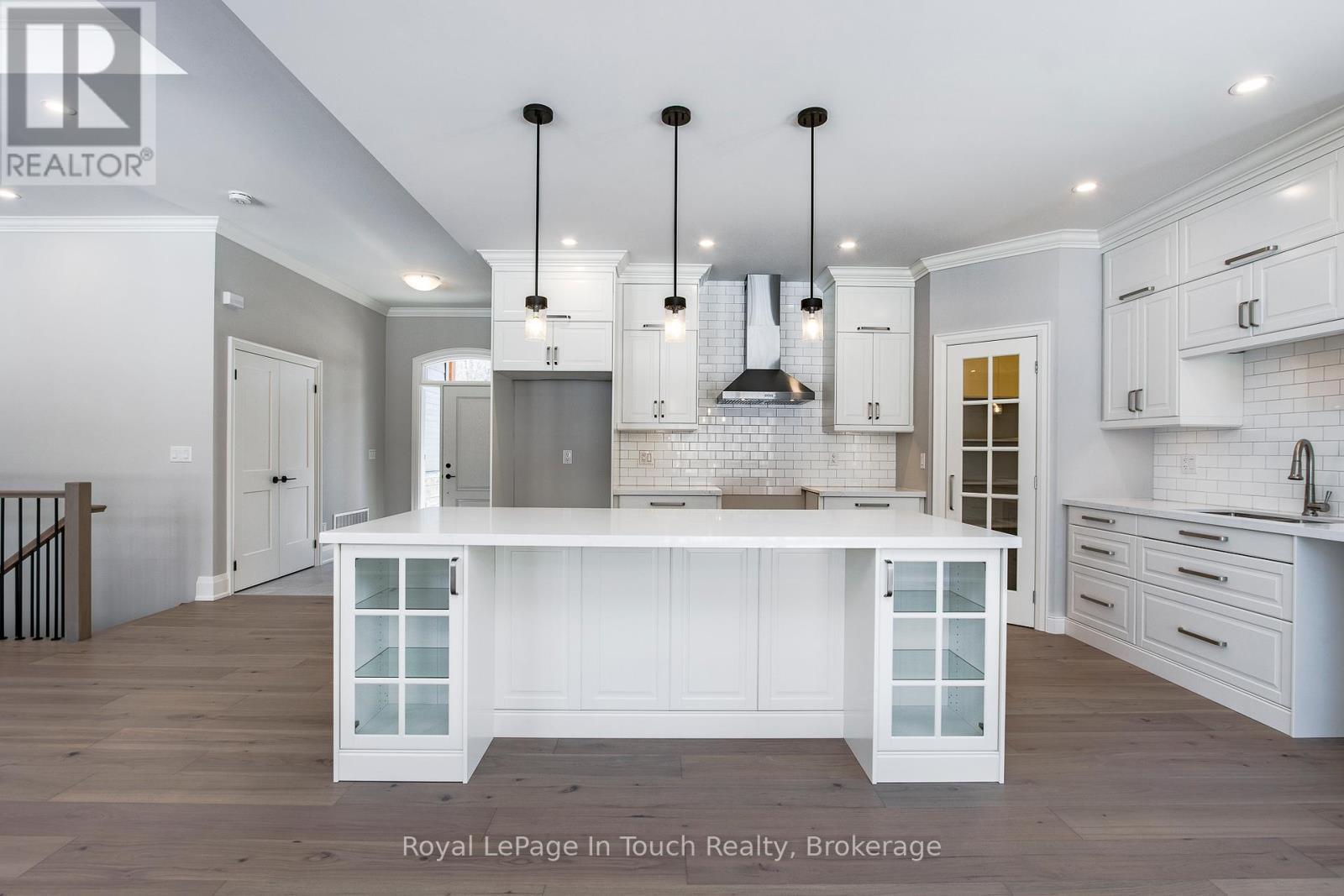 












125 TALL PINES DRIVE

,
Tiny,




Ontario
L9M0H4

