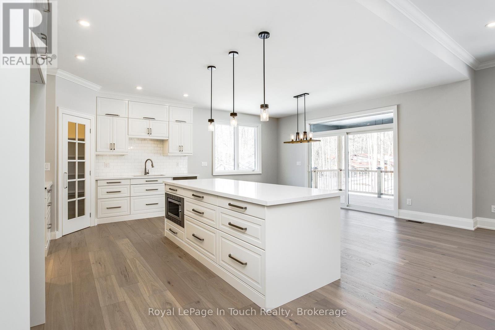 












125 TALL PINES DRIVE

,
Tiny,




Ontario
L9M0H4


