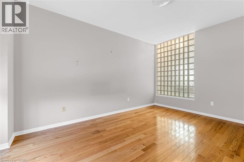 












10 DAVIDSON Boulevard Unit# 1

,
Dundas,




Ontario
L9H7N9

