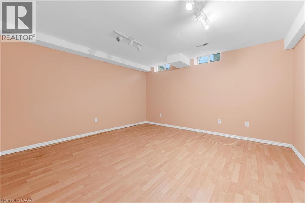 












10 DAVIDSON Boulevard Unit# 1

,
Dundas,




Ontario
L9H7N9

