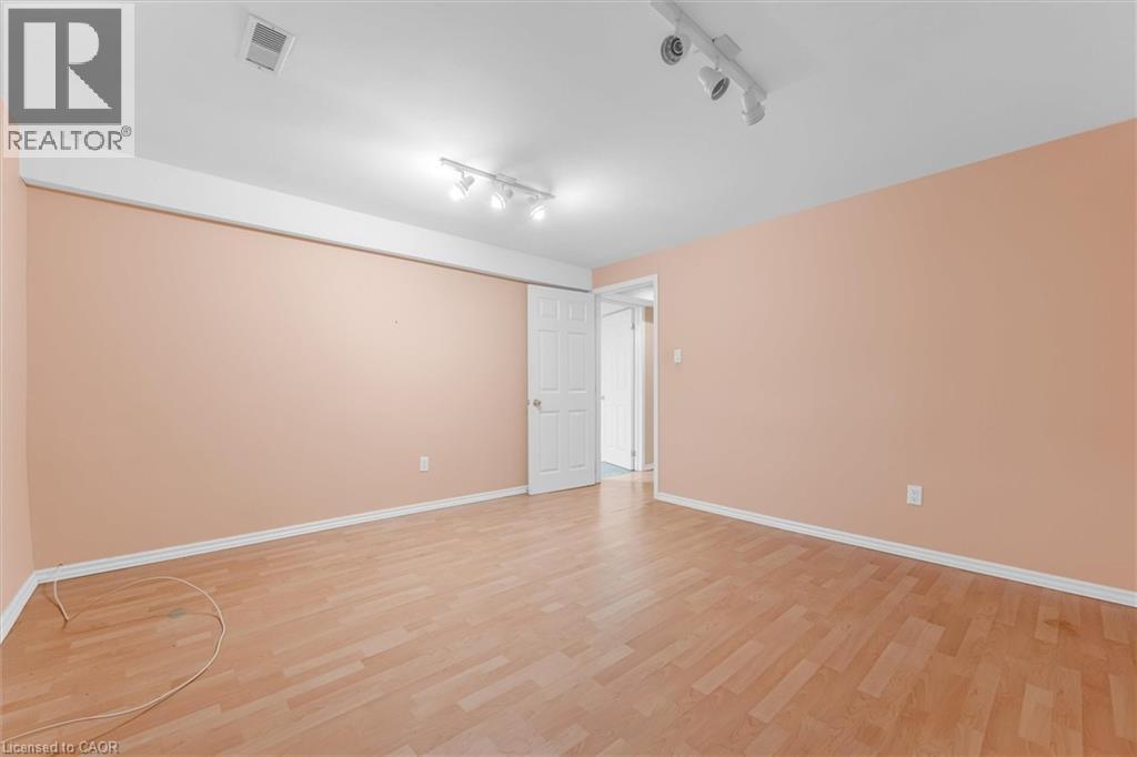 












10 DAVIDSON Boulevard Unit# 1

,
Dundas,




Ontario
L9H7N9

