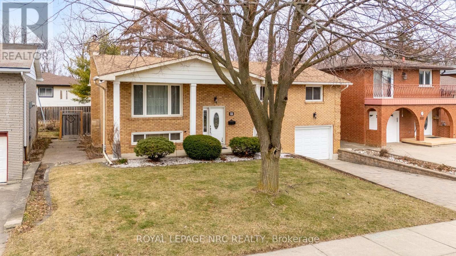 












11 PINARD STREET

,
Hamilton,




Ontario
L8K6G8

