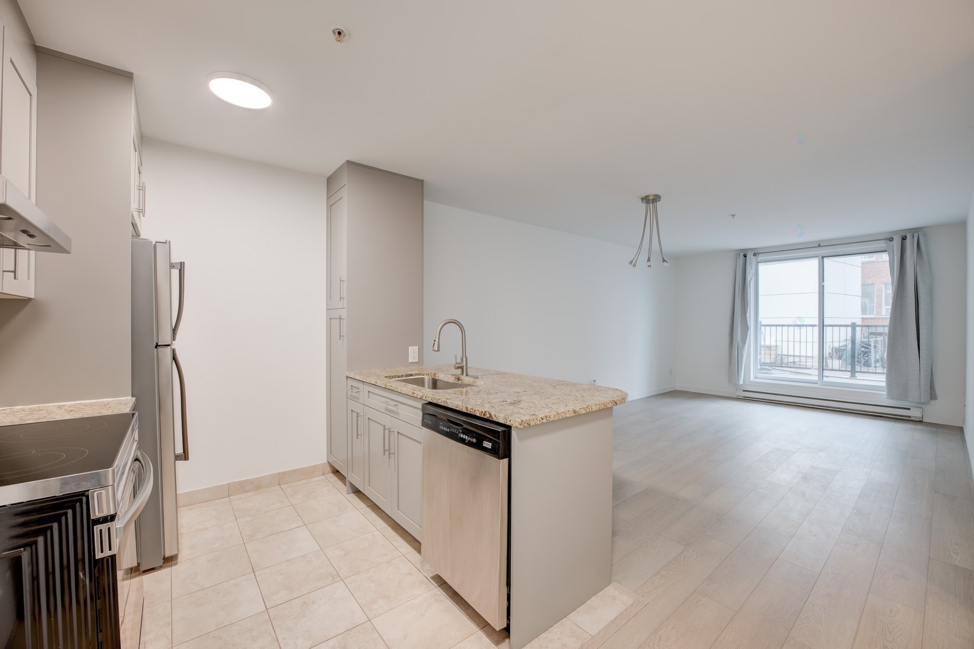 









1950


Rue De Champlain

, 219,
Montréal (Ville-Marie),




QC
H2L2S8


