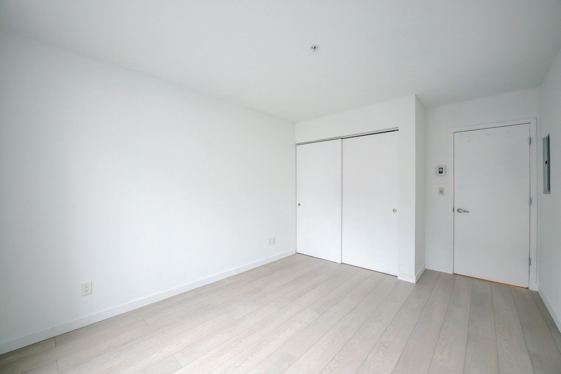 









1950


Rue De Champlain

, 219,
Montréal (Ville-Marie),




QC
H2L2S8


