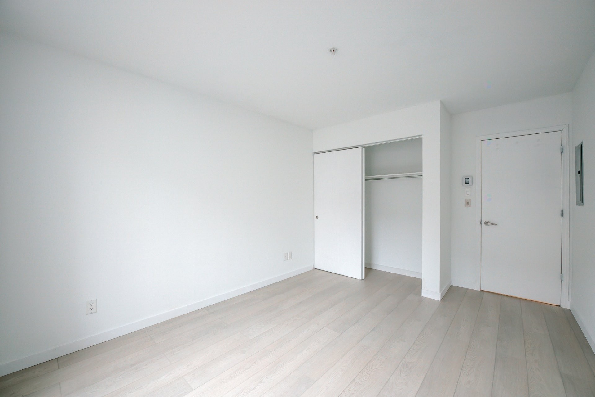 









1950


Rue De Champlain

, 219,
Montréal (Ville-Marie),




QC
H2L2S8

