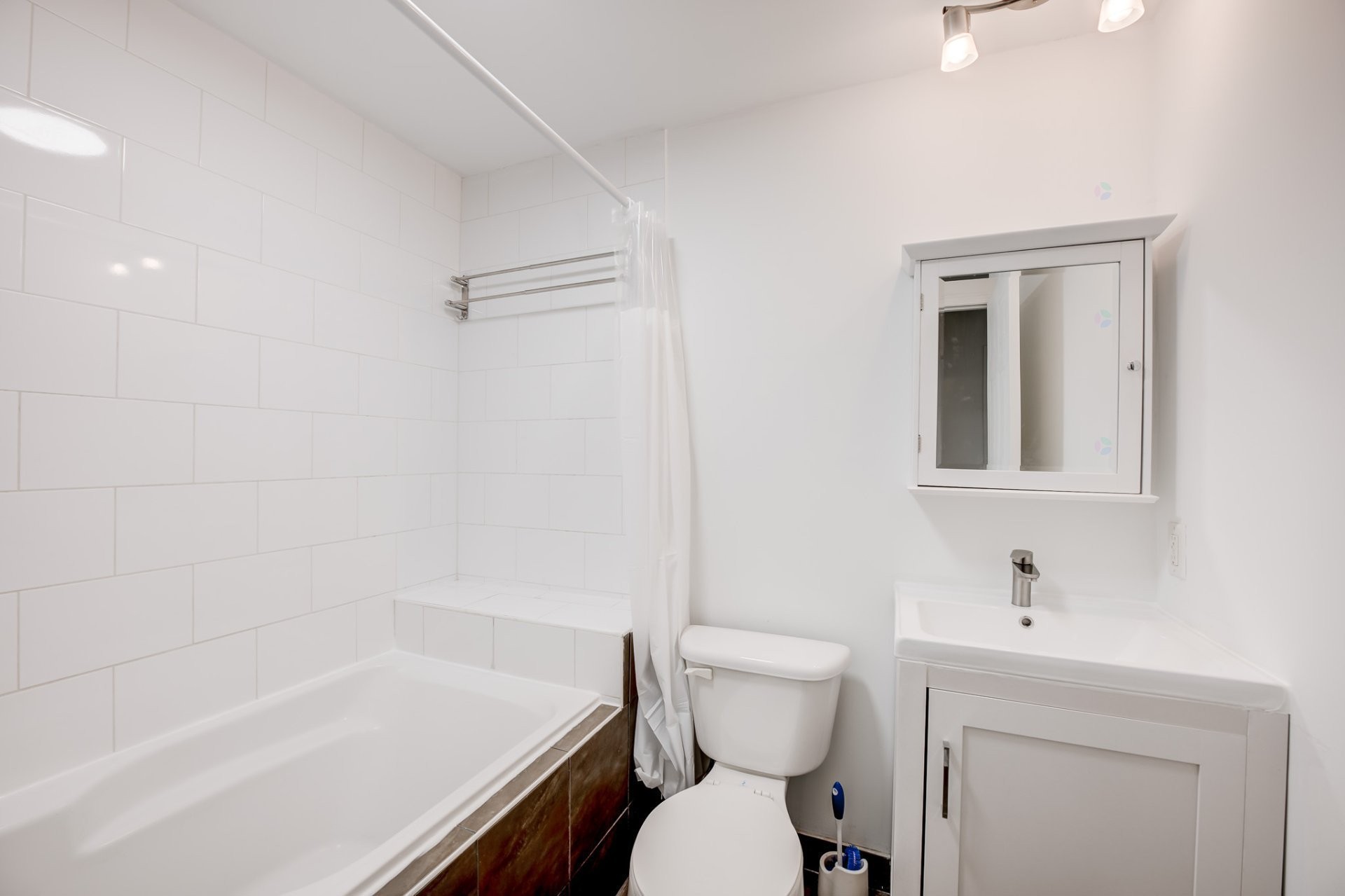 









1950


Rue De Champlain

, 219,
Montréal (Ville-Marie),




QC
H2L2S8

