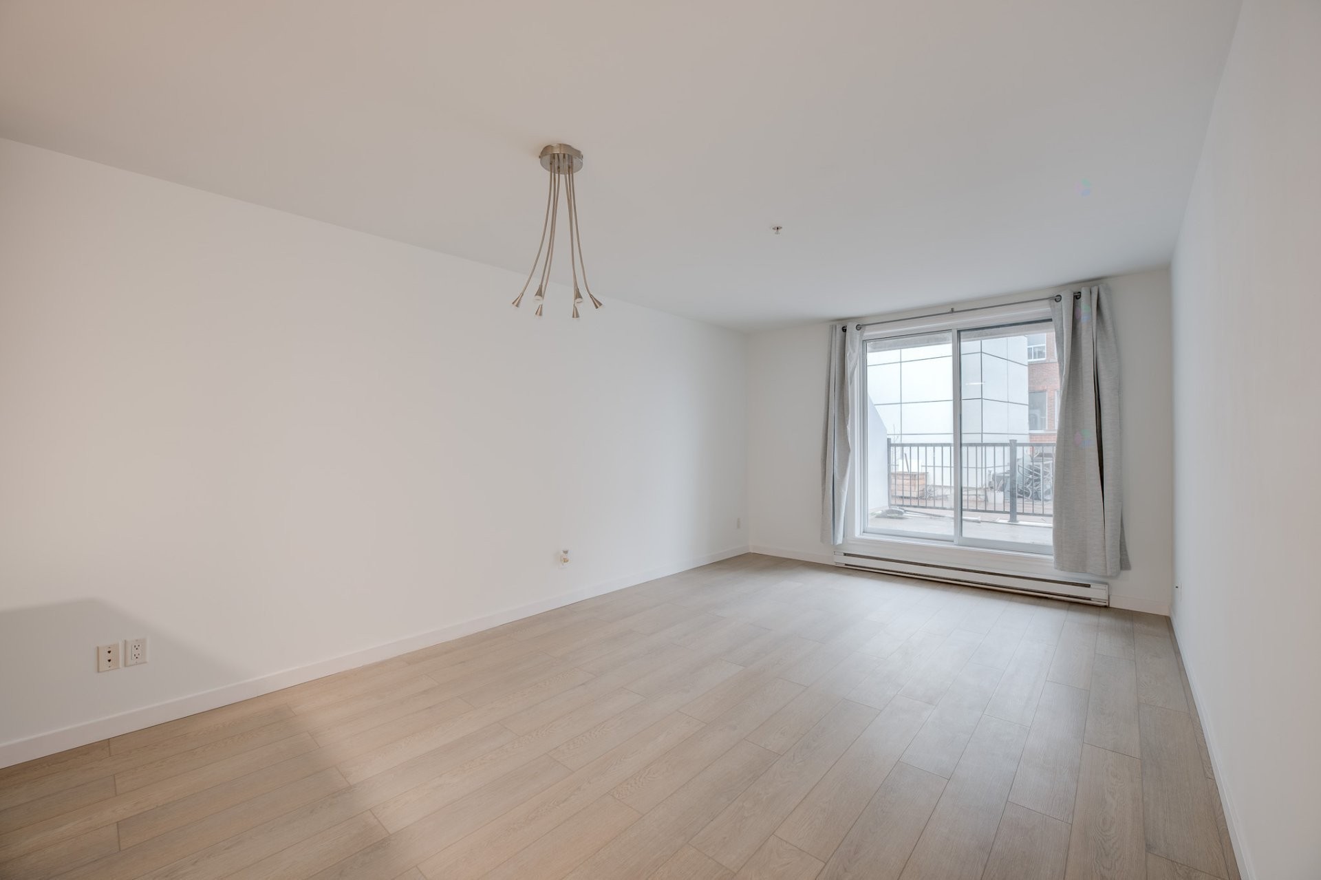 









1950


Rue De Champlain

, 219,
Montréal (Ville-Marie),




QC
H2L2S8

