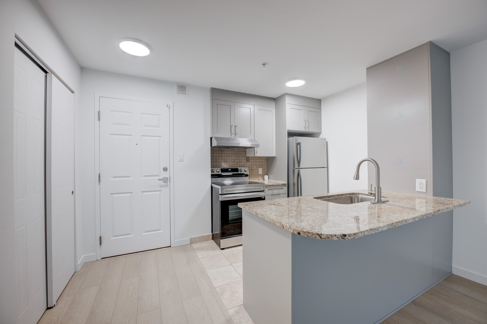 









1950


Rue De Champlain

, 219,
Montréal (Ville-Marie),




QC
H2L2S8

