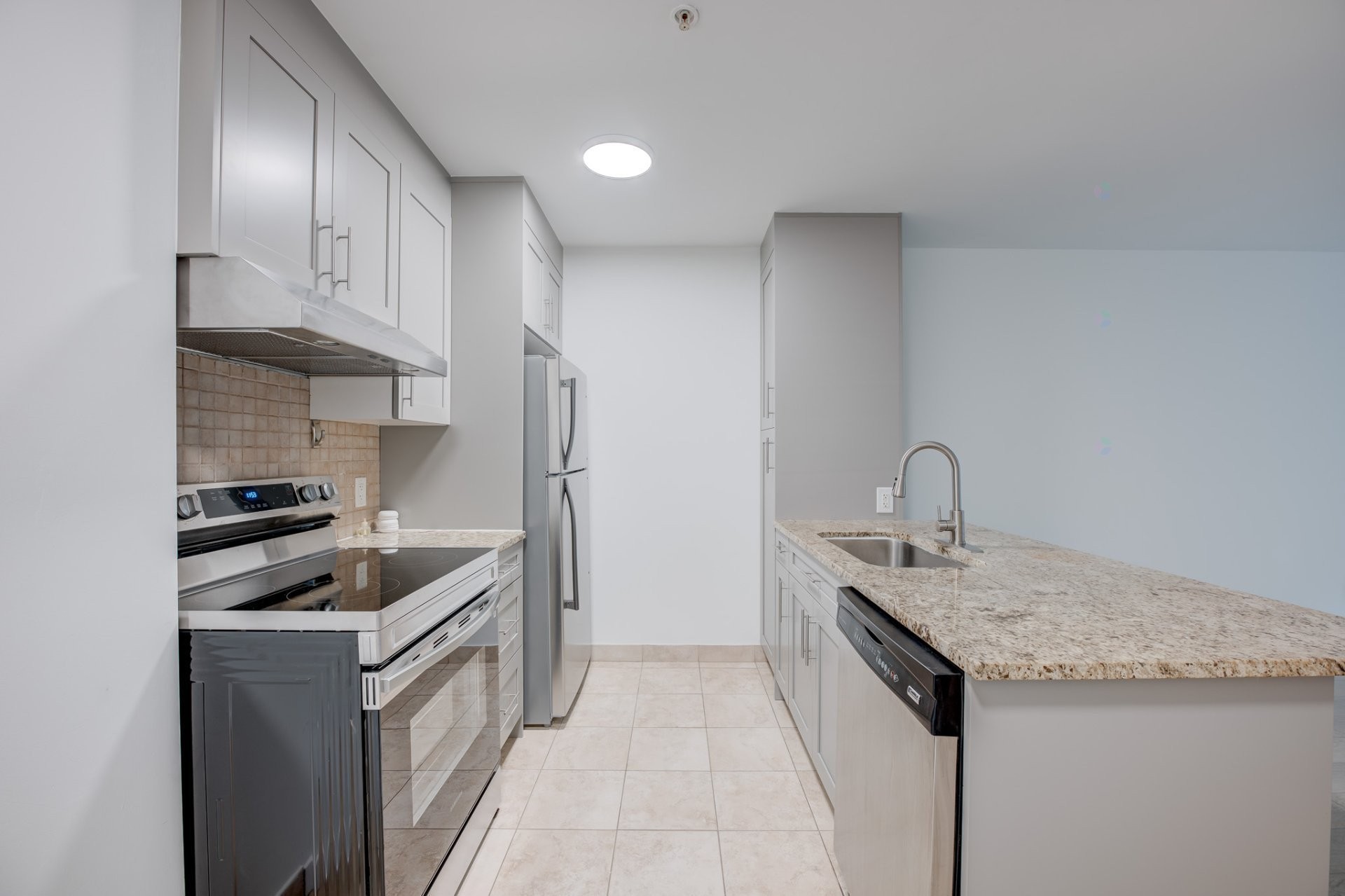 









1950


Rue De Champlain

, 219,
Montréal (Ville-Marie),




QC
H2L2S8


